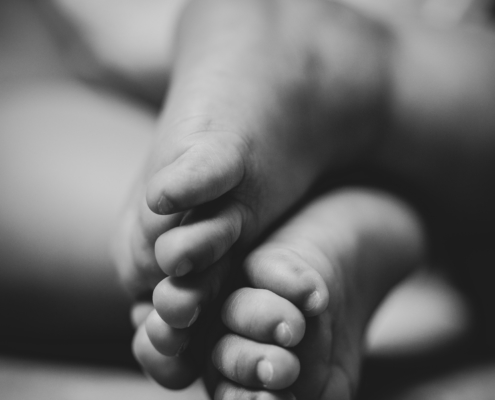 Kleine Füße, große Liebe! Wir fotografieren dein Baby & fangen die besonderen Momente ein